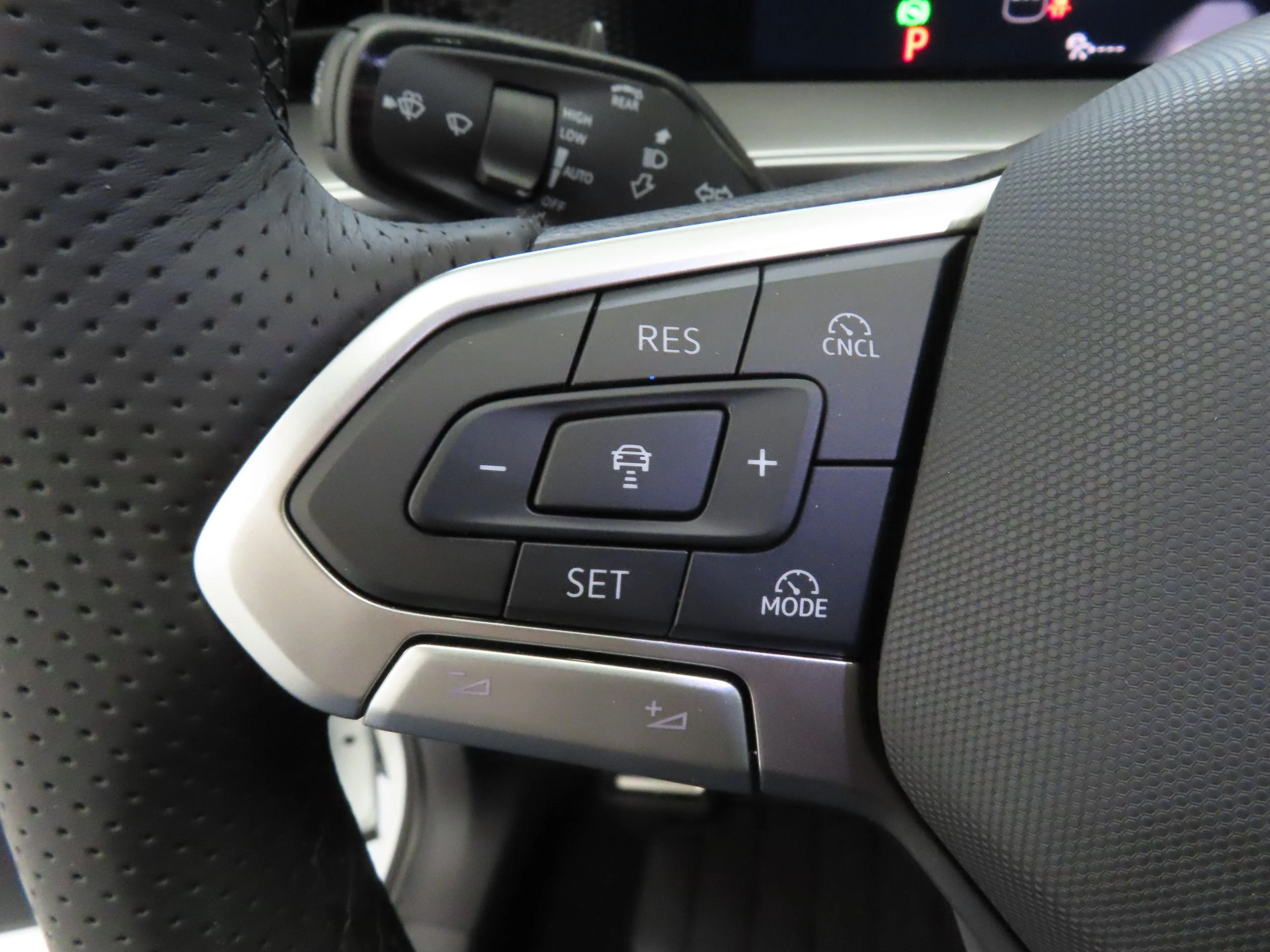 New 2026 White Volkswagen 2.0T SE R-Line Black image 12
