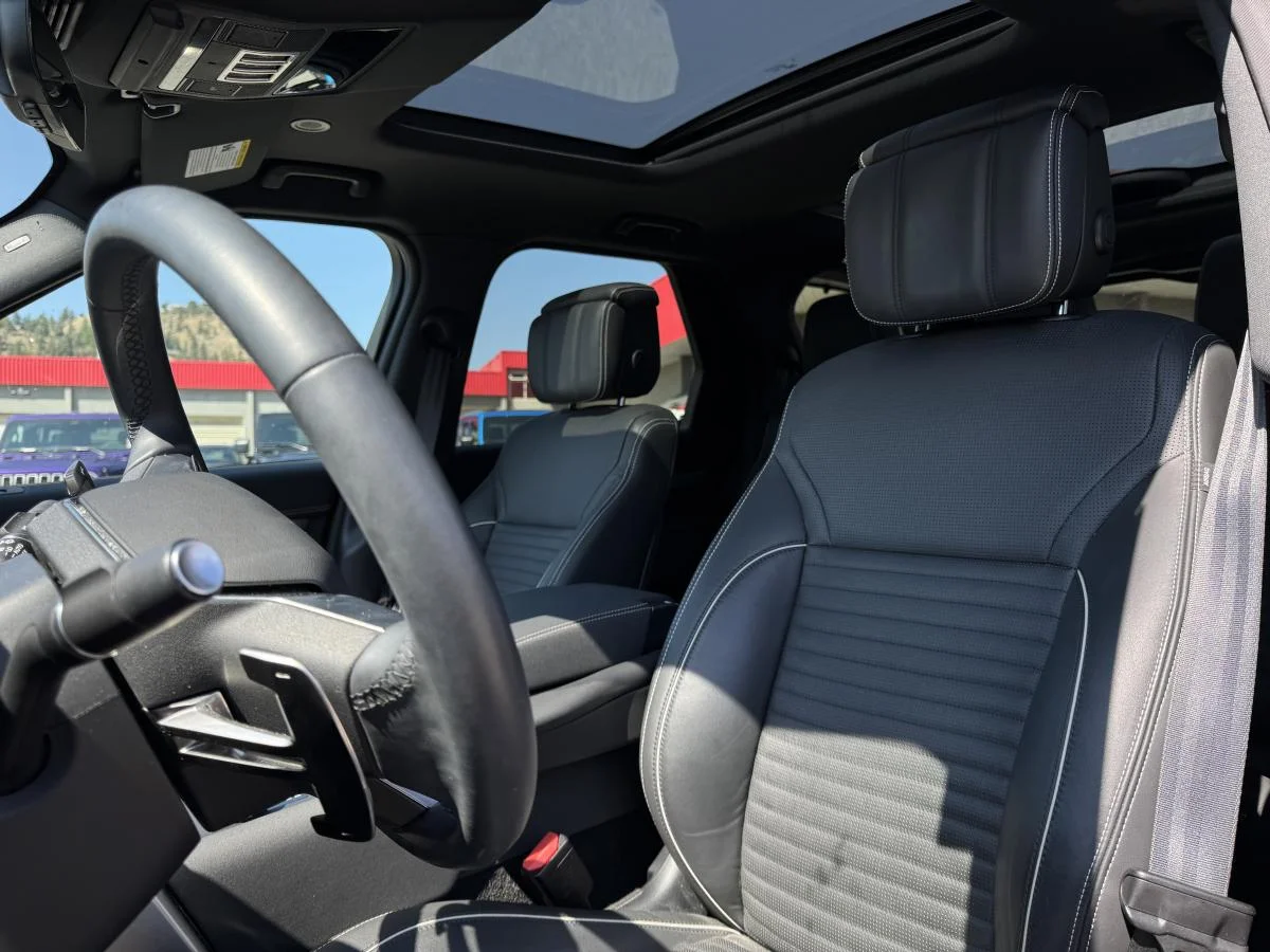 Used 2024 Black Land Rover Dynamic Se image 16