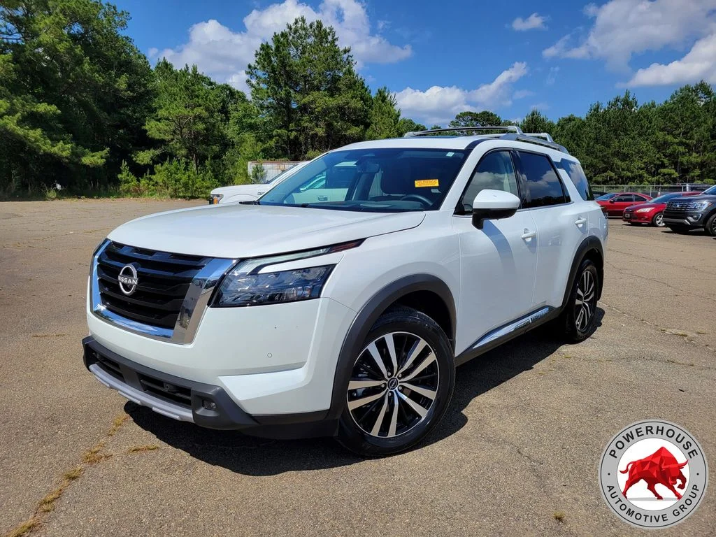 Used 2025 White Nissan Platinum image 1