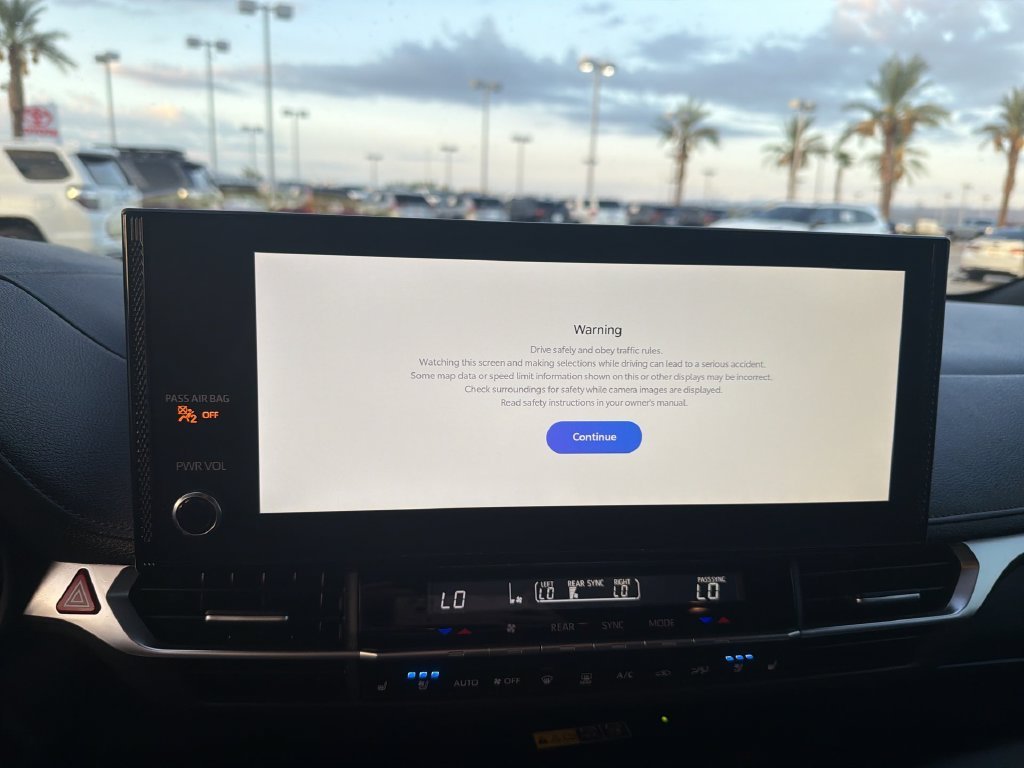 2025 Toyota Sienna Platinum - Photo 20