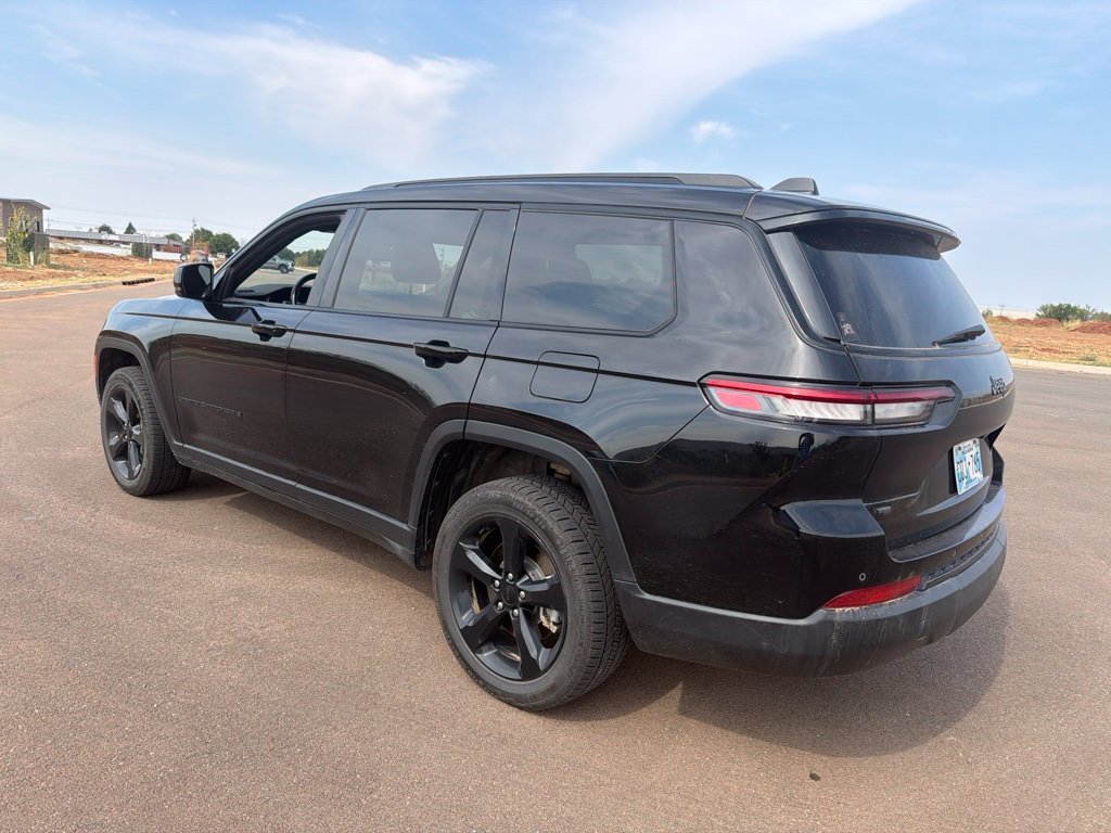 Used 2022 Diamond Black Jeep Altitude image 6