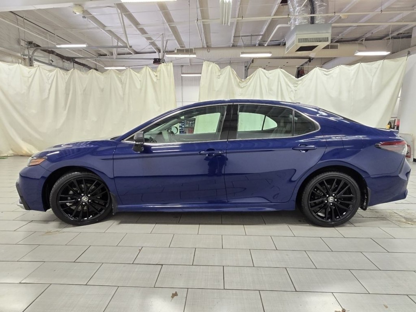 2023 Toyota Camry XSE - Photo 13