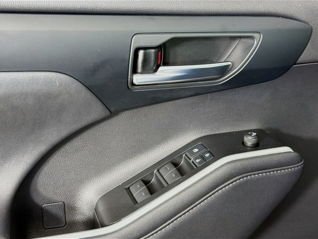 Used 2021  Toyota XLE image 23