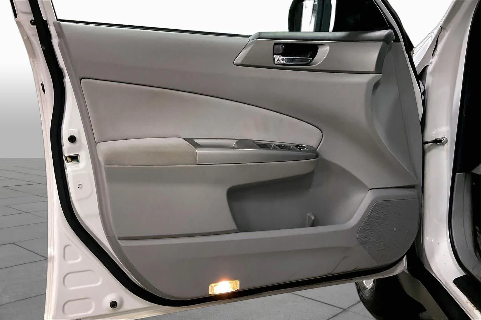 Used 2010 Satin White Pearl Subaru 2.5X Limited image 21