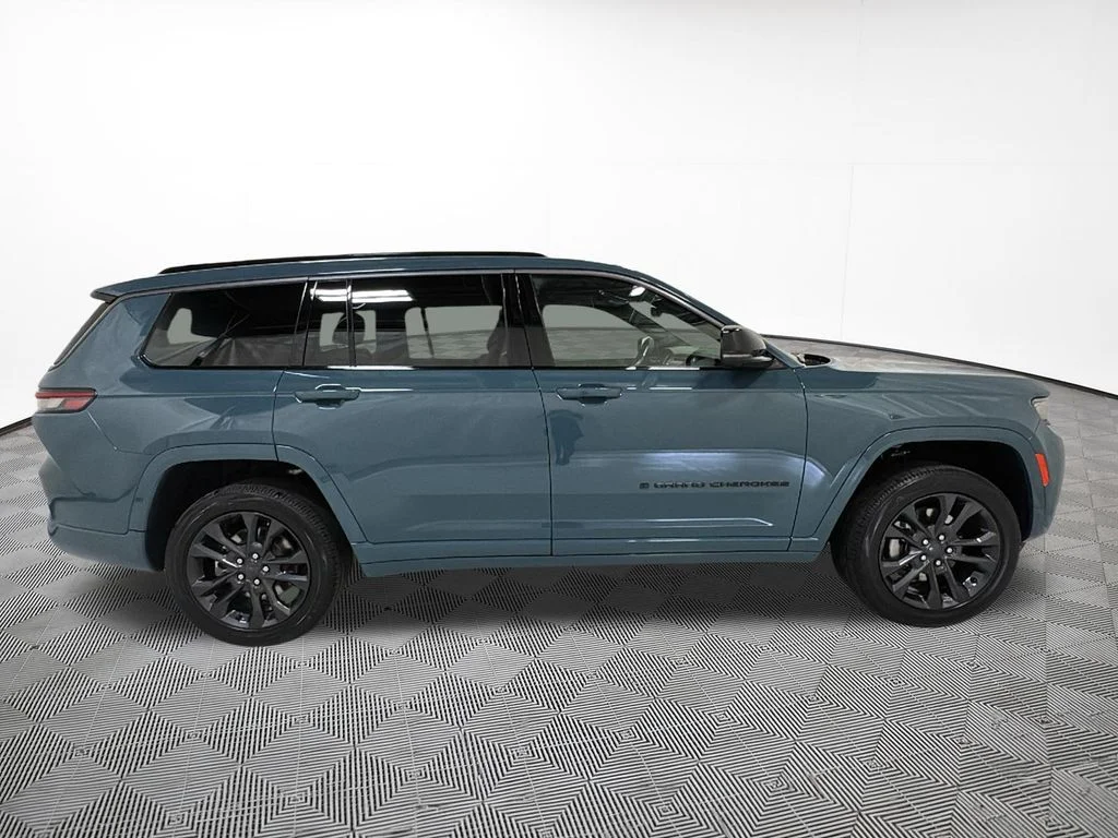 New 2026 Steel Blue Exterior Paint Jeep Limited image 5