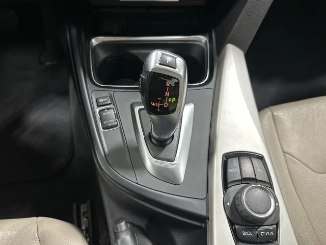 Used 2015 Alpine White BMW 320i image 23