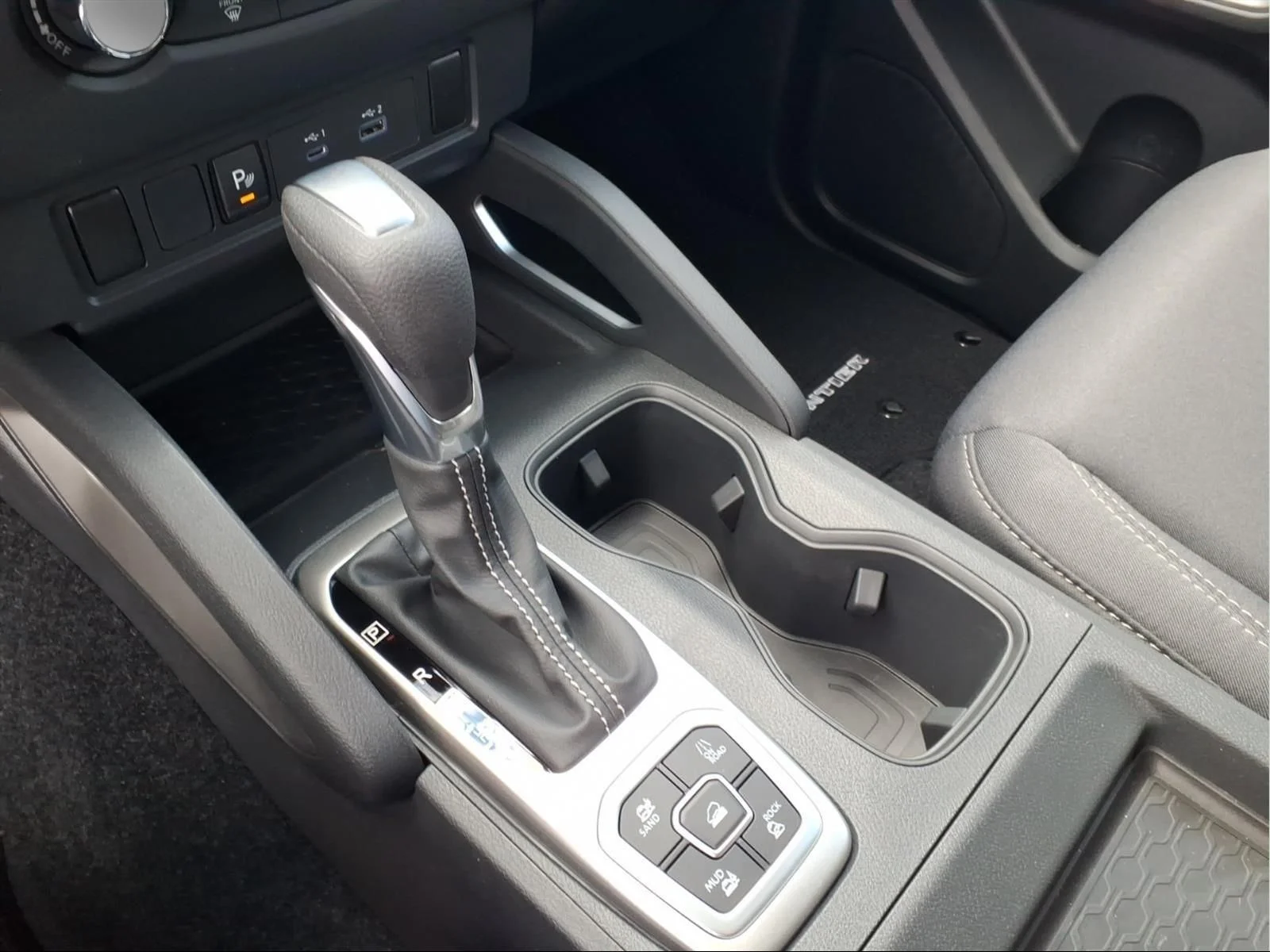 New 2026 Glacier White Nissan Crew Cab SV image 17