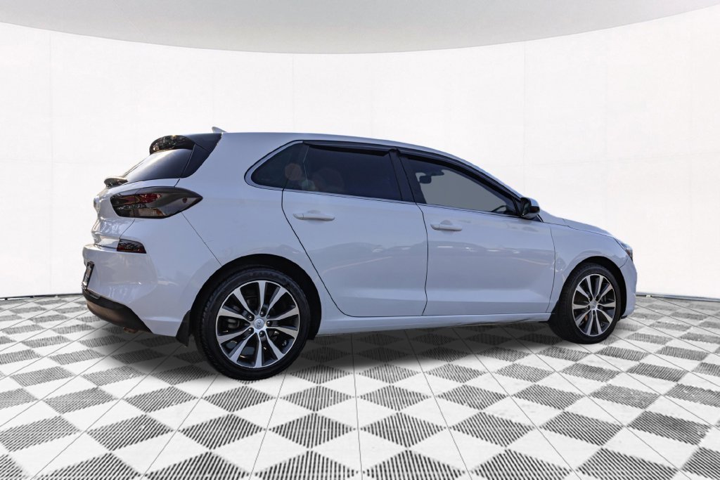Used 2018 White Hyundai Base image 9