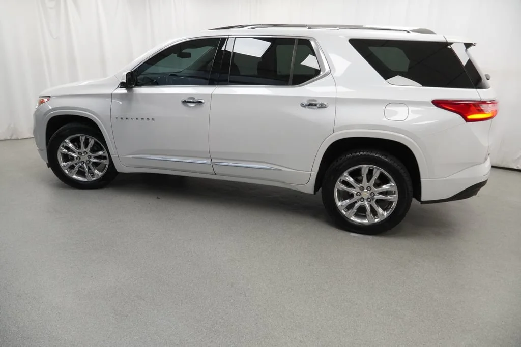 Used 2019 IRIDESCENT PEARL TRICOAT Chevrolet High Country image 42