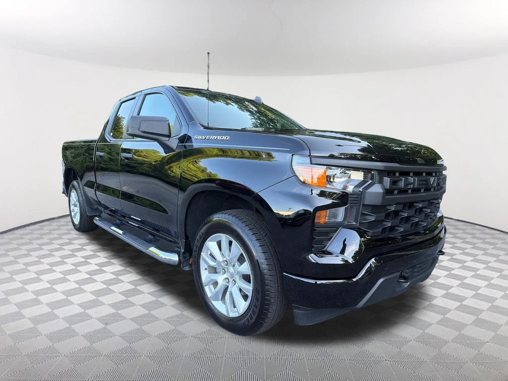 Used 2025 Black Chevrolet Custom image 3