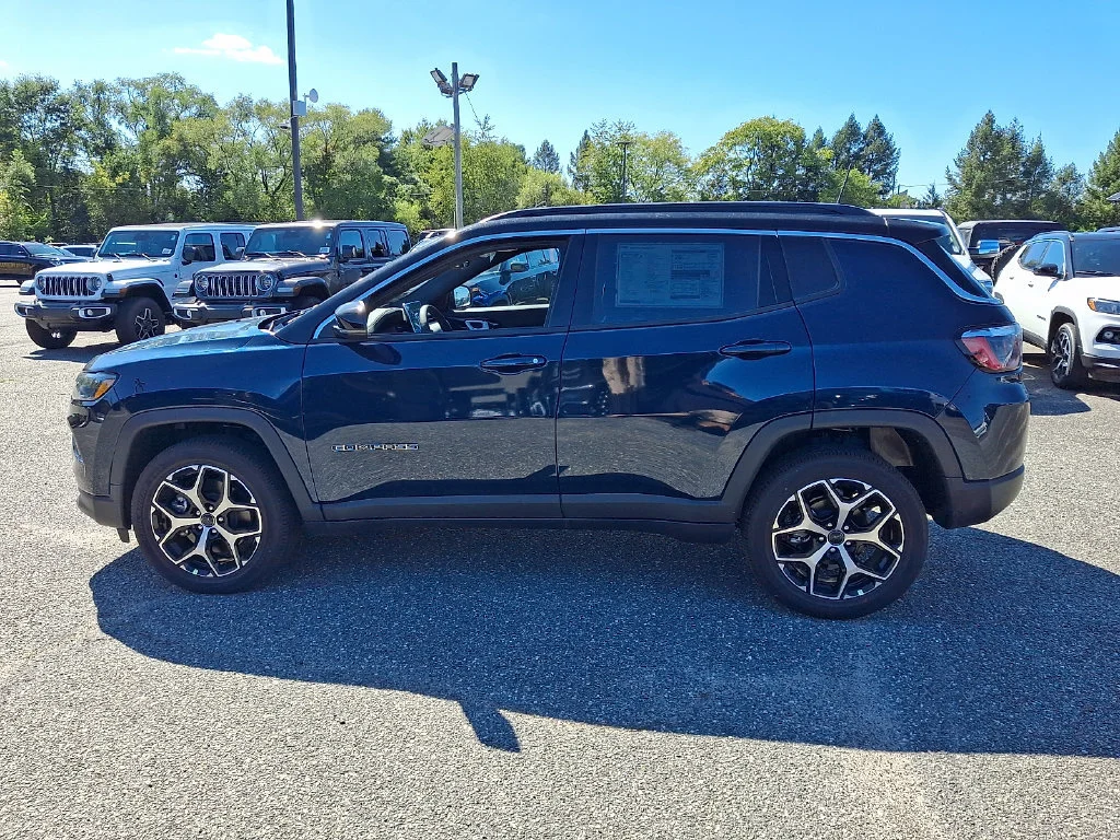 New 2026 Fathom Blue Pearl-Coat Exterior Paint Jeep Limited image 5