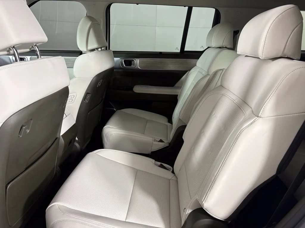 Used 2024 White Hyundai Calligraphy image 40