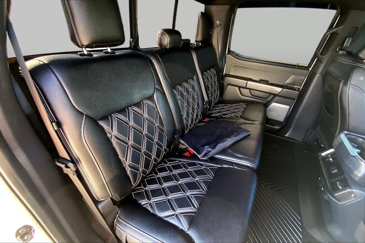 Used 2023 Oxford White Ford XLT image 18