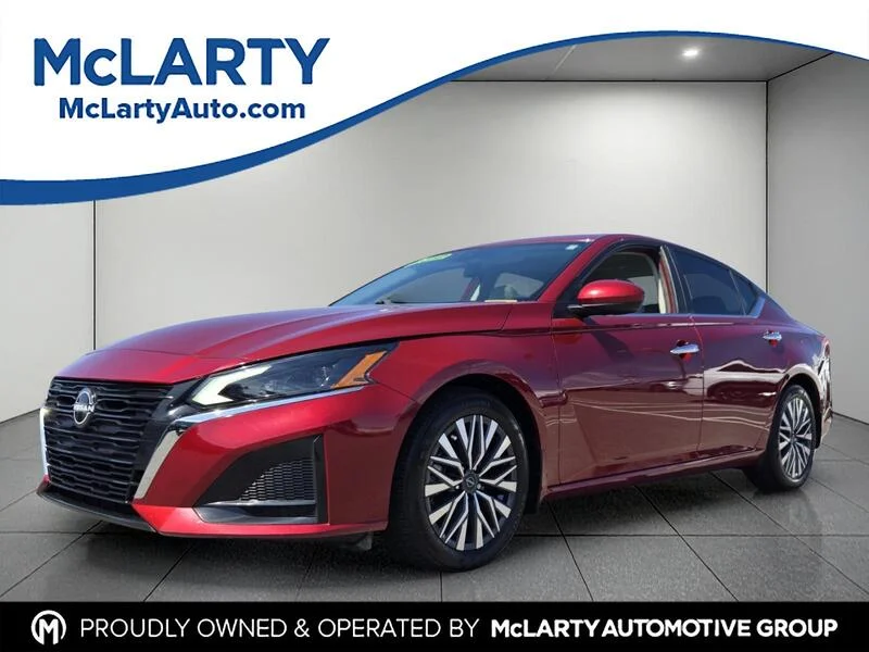 Used 2024 Scarlet NISSAN 2.5 SV image 1