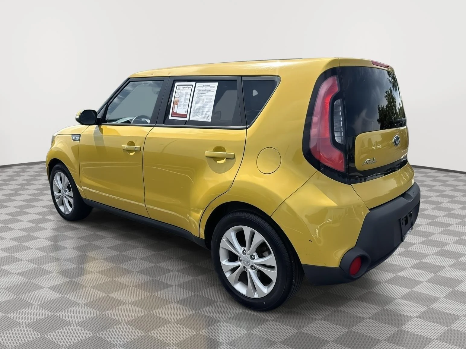 Used 2014 Solar Yellow Kia + image 11