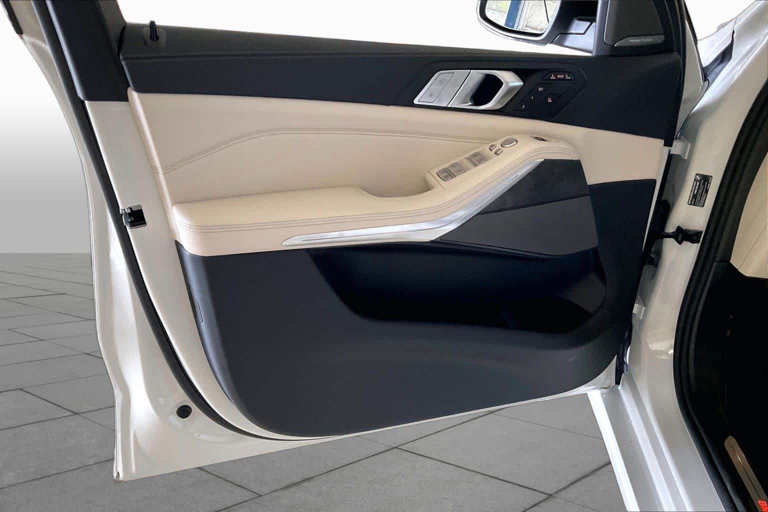New 2027 Mineral White Metallic BMW xDrive40i image 10