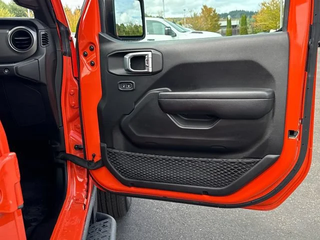 Used 2023 Punkn Metallic Clearcoat Jeep Sport S image 24