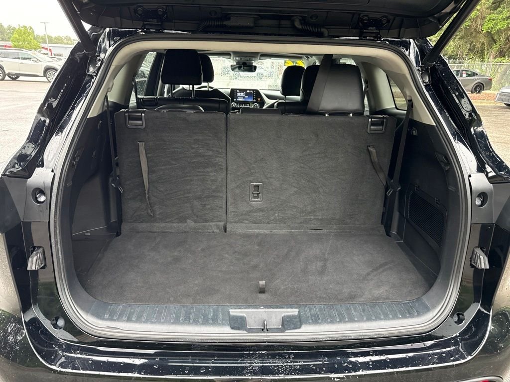 Used 2022 Black Toyota XLE image 19