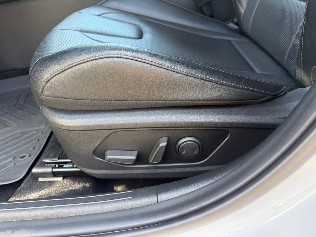Used 2023 Lunar White Hyundai Limited image 13