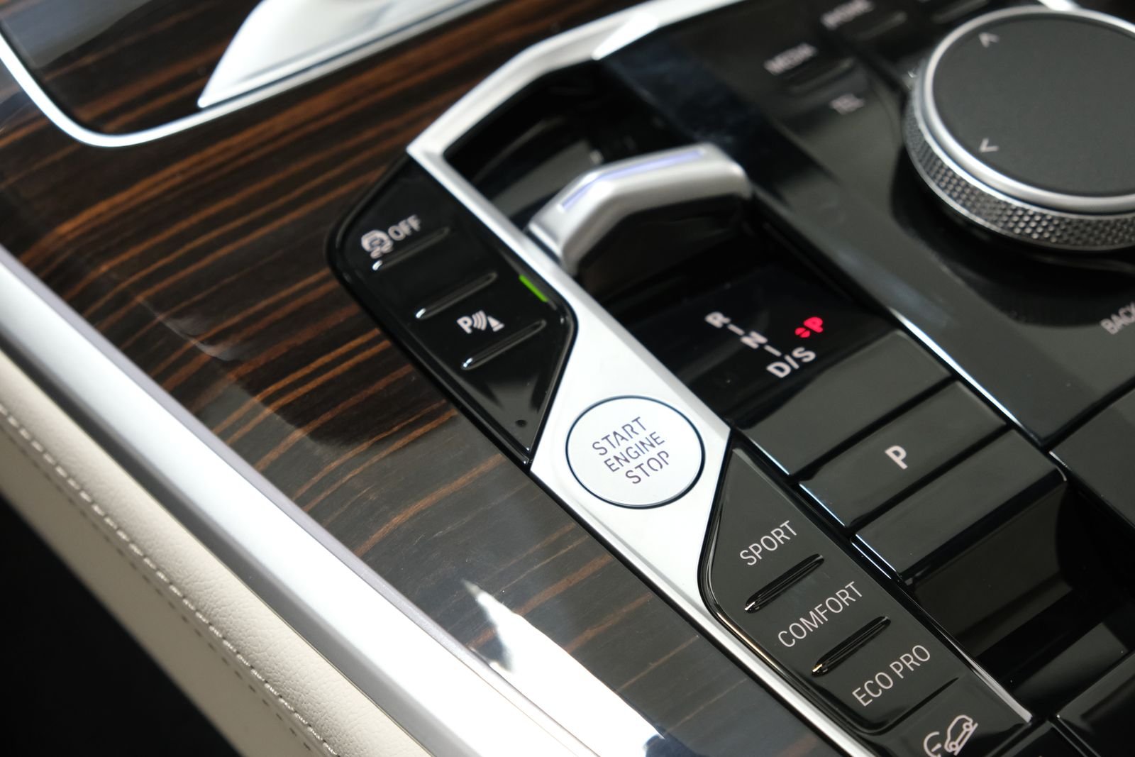 New 2026 Dravit Grey Metallic BMW xDrive40i image 35