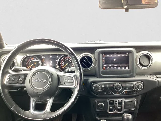 Used 2018 Crystal Metallic Jeep Unlimited Sahara image 9