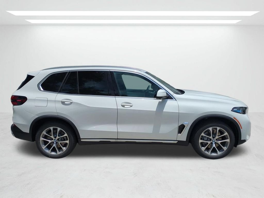 New 2026 Alpine White BMW xDrive40i image 3
