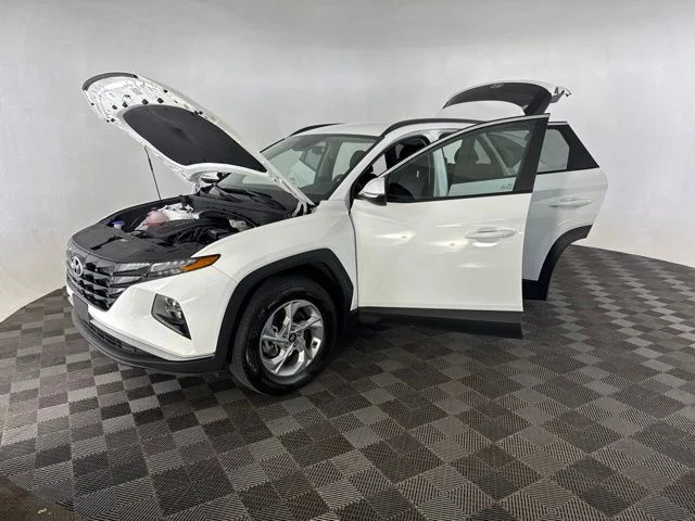 Used 2023 White Hyundai SEL image 13