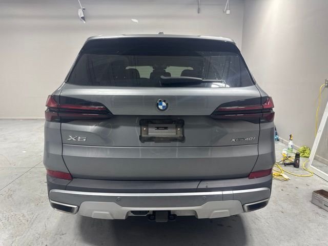 Used 2024 Gray BMW xDrive40i image 7