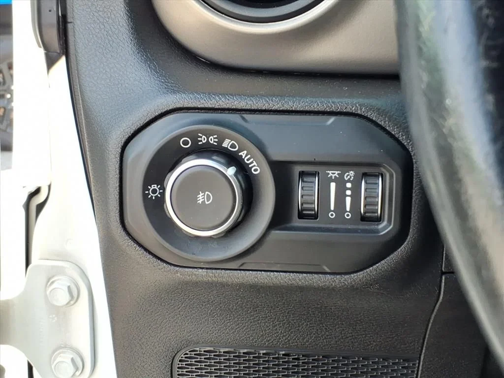 Used 2018 White Jeep Unlimited Sport S image 16