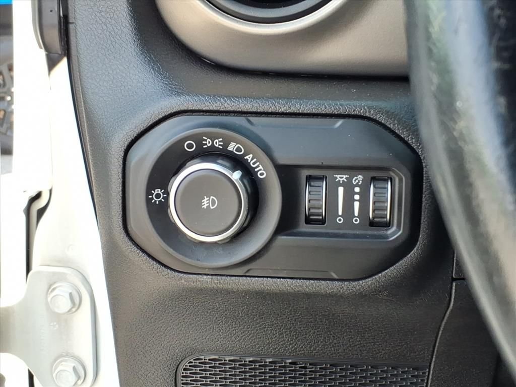 Used 2018 White Jeep Unlimited Sport S image 16