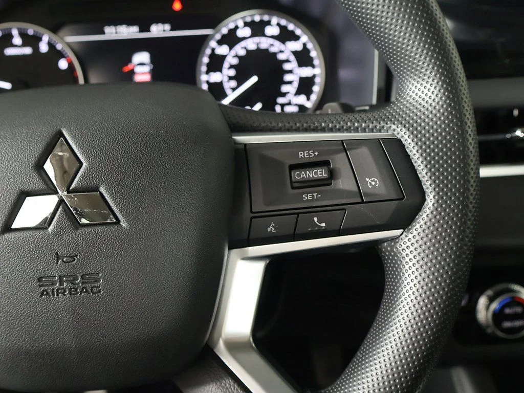 New 2026 Black Mitsubishi ES image 41