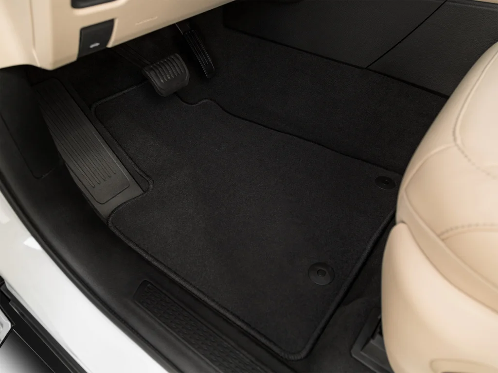 Used 2022 White Jeep Limited image 41