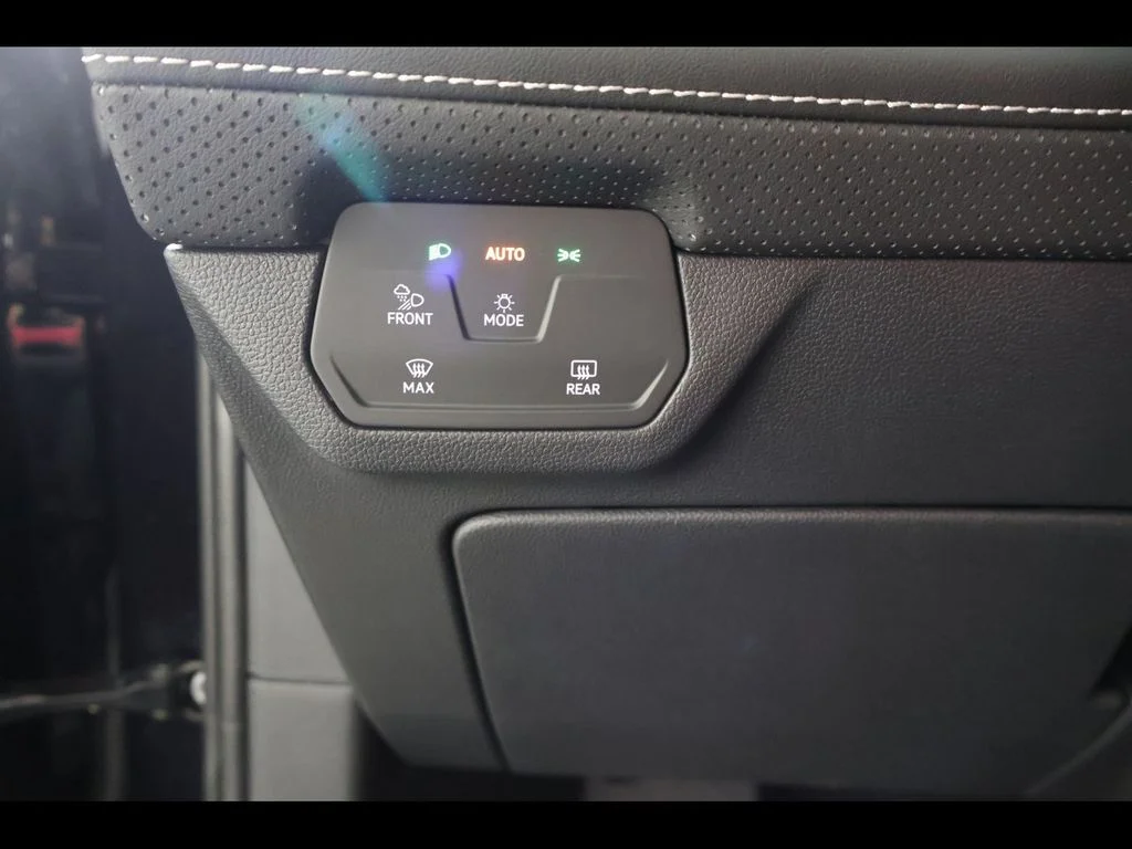New 2026 Black Volkswagen 2.0T SE w/Technology image 28