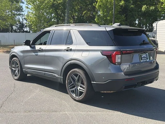 Used 2025 Gray Ford ST-Line image 11