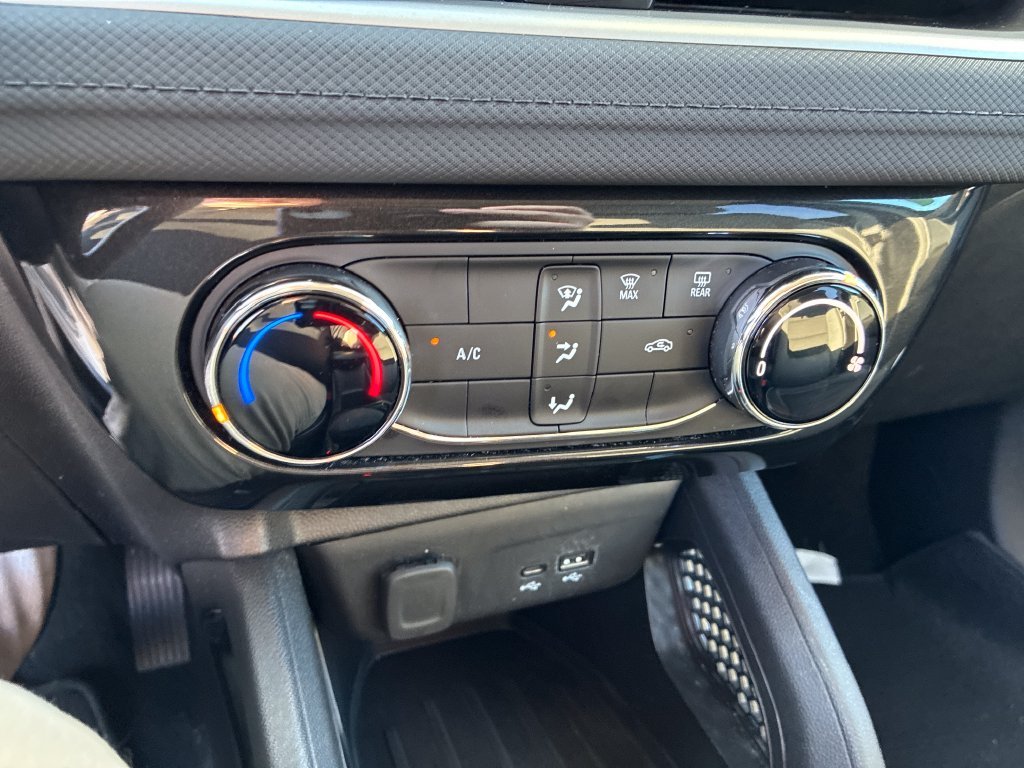 Used 2025 White Chevrolet LT image 14