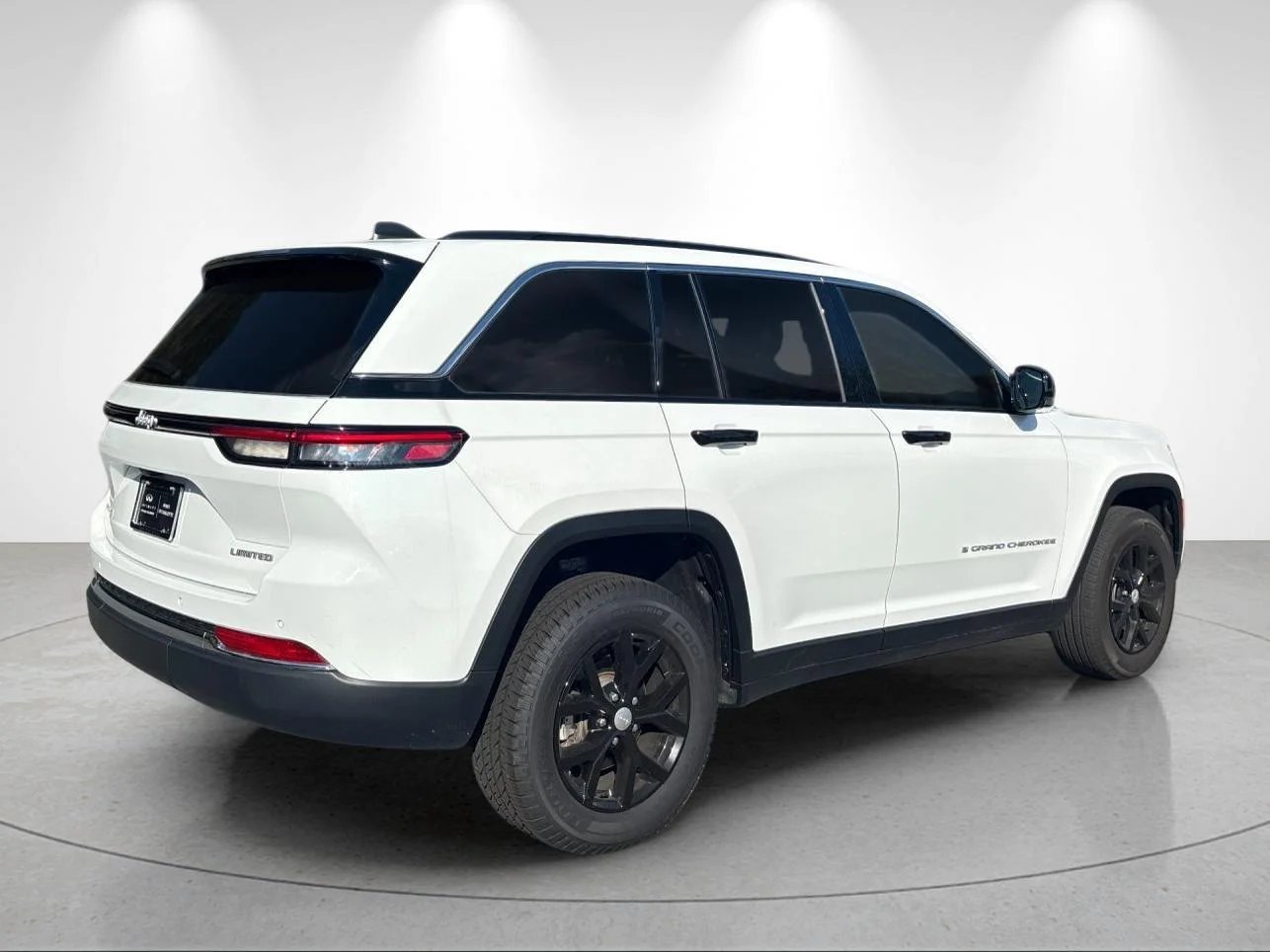 Used 2024 Bright White Clearcoat Jeep Limited image 5