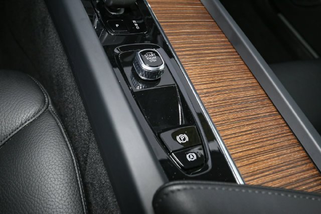Used 2024 Black Volvo B5 Plus Dark Theme image 30