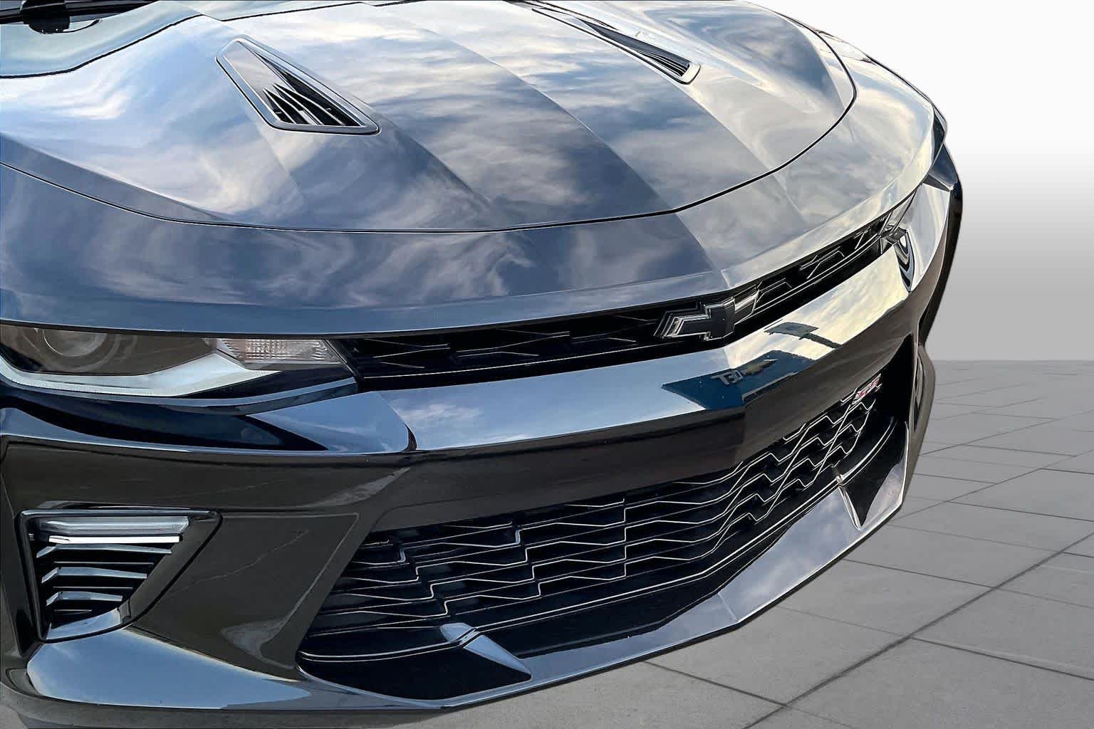 Used 2018 Mosaic Black Metallic Chevrolet 2SS image 28