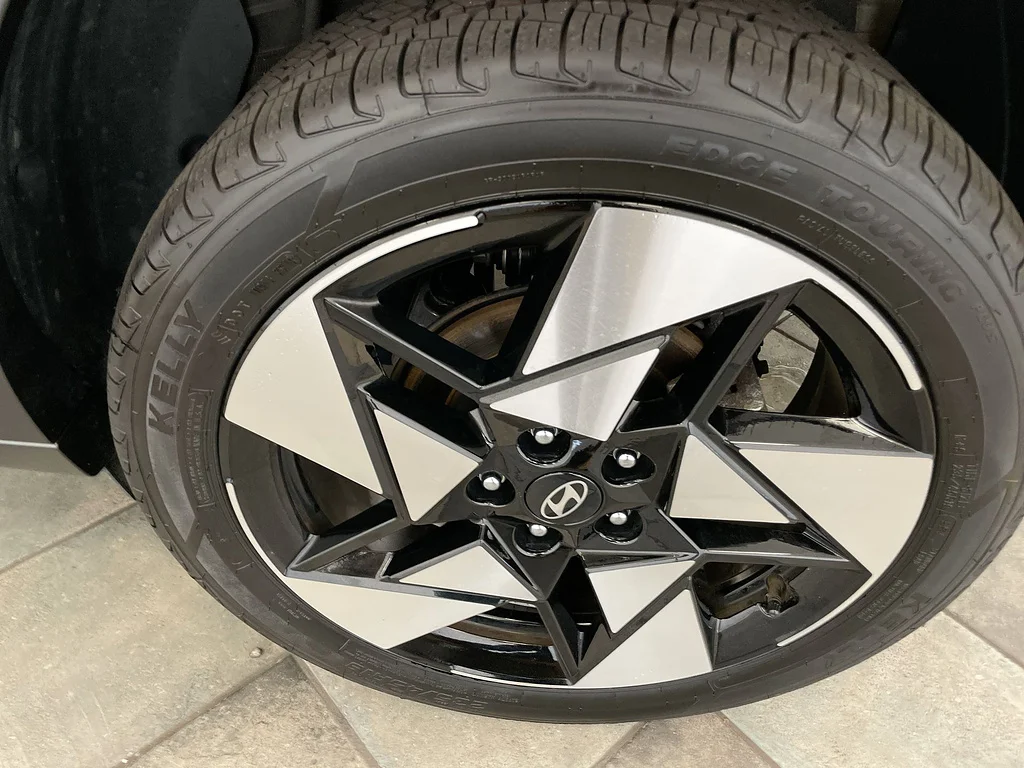 Used 2024 Abyss Black Pearl Hyundai Limited image 34