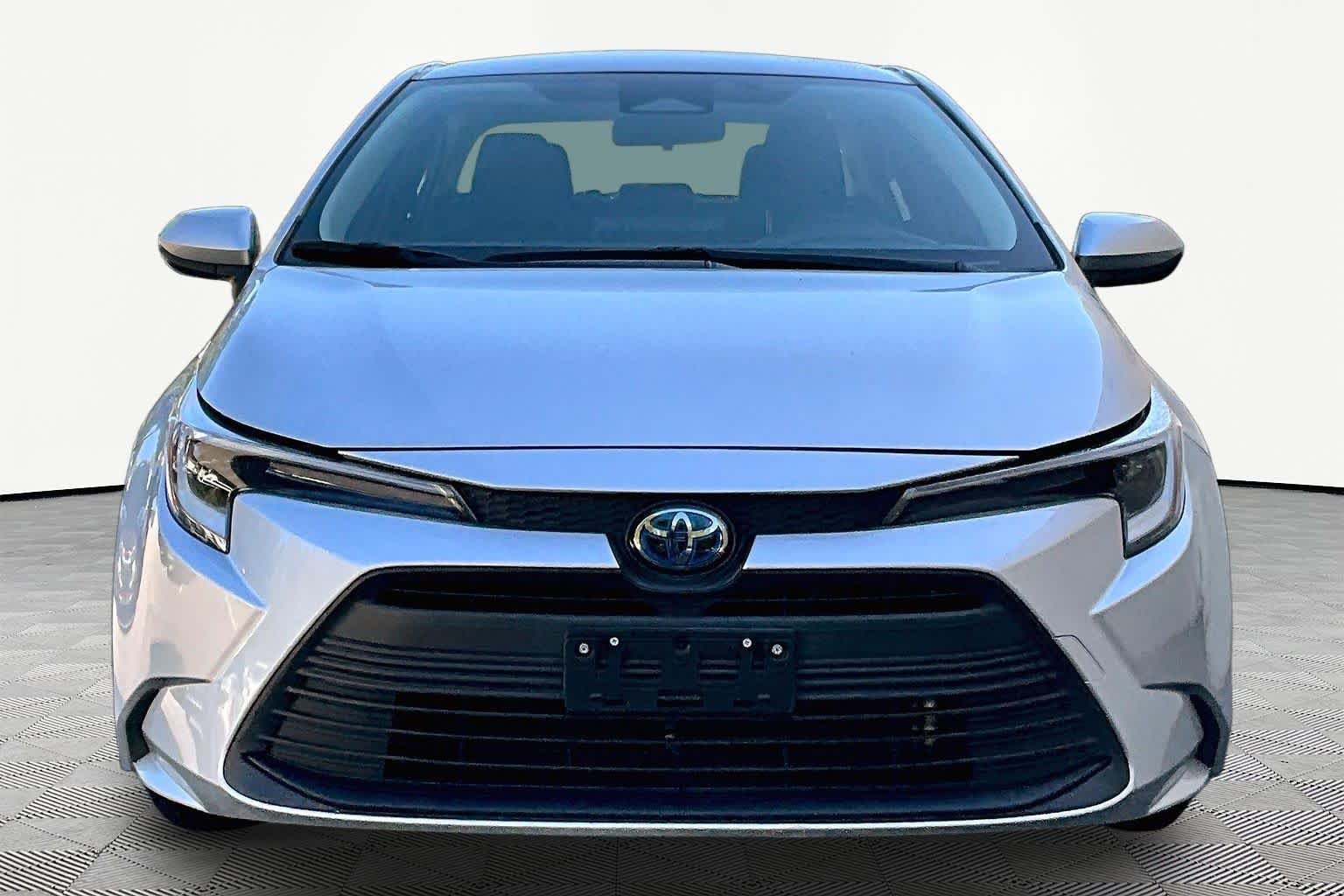 Used 2025 Classic Silver Metallic Toyota Hybrid LE image 4