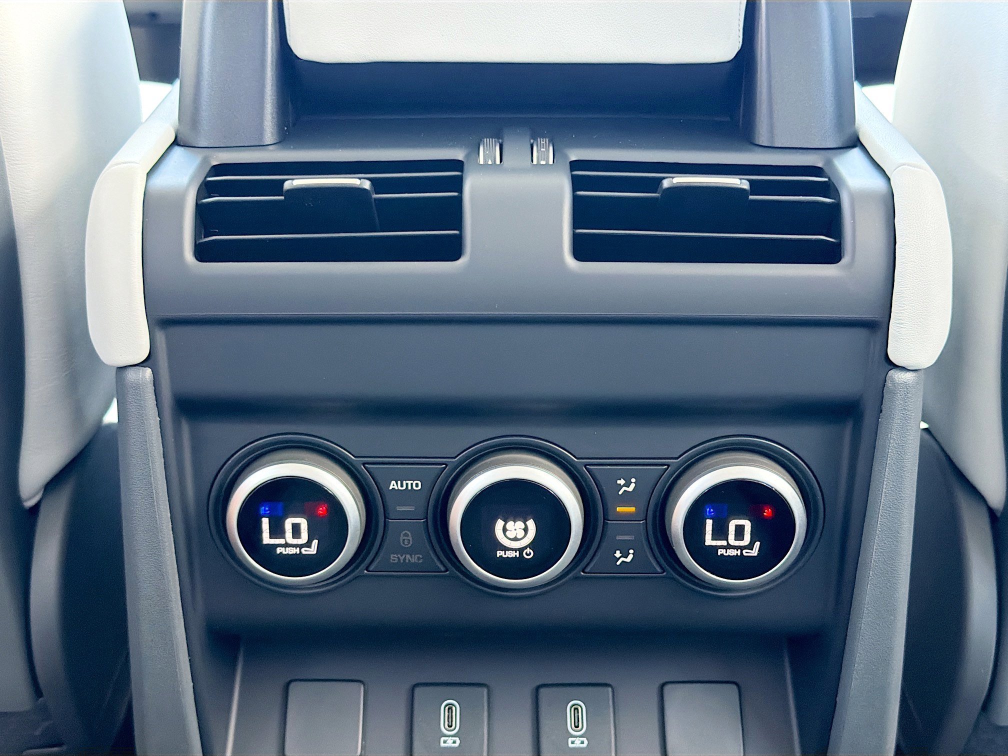New 2026 Fuji White Land Rover X-Dynamic SE image 20