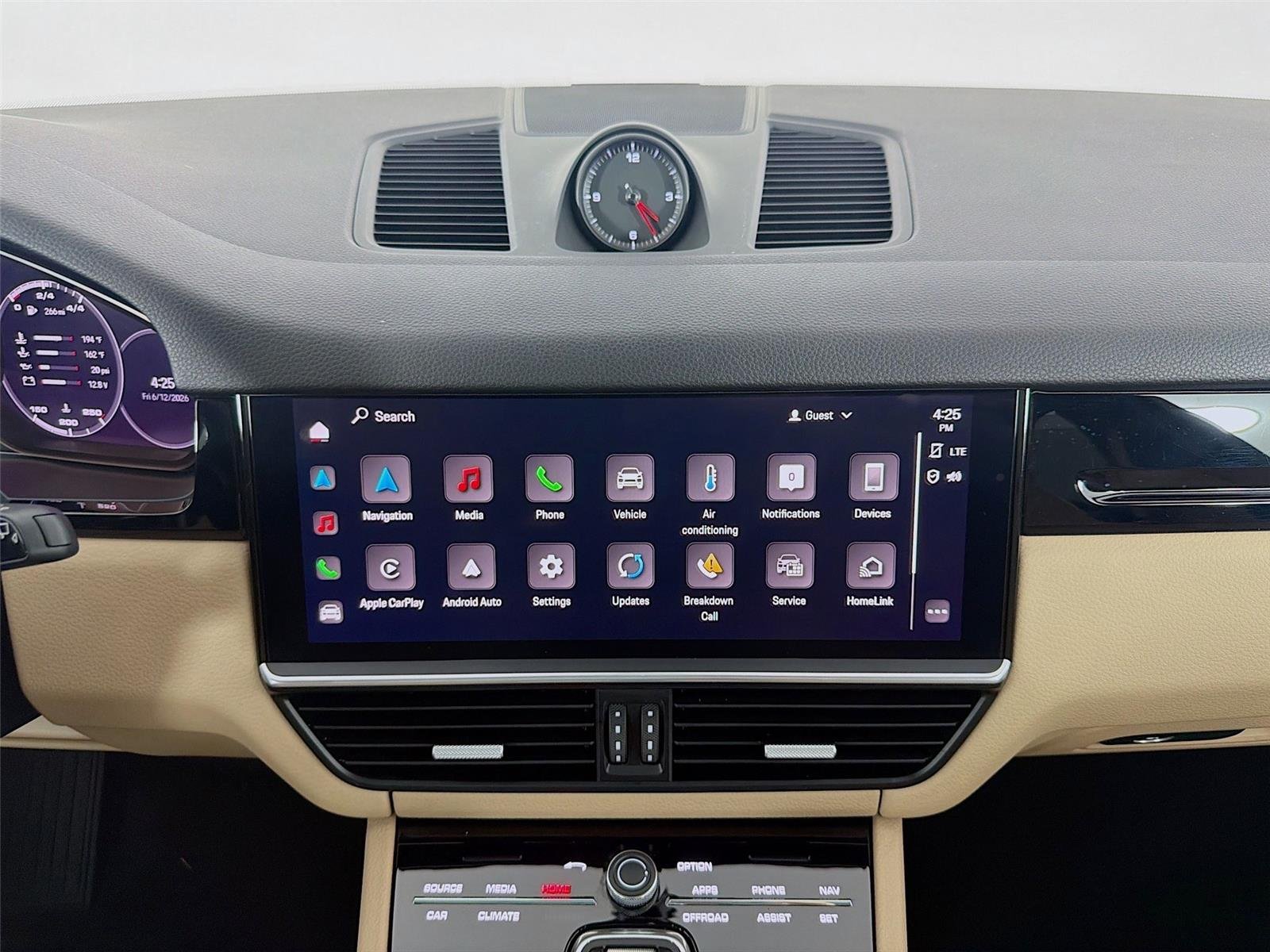 Used 2023  Porsche  image 18