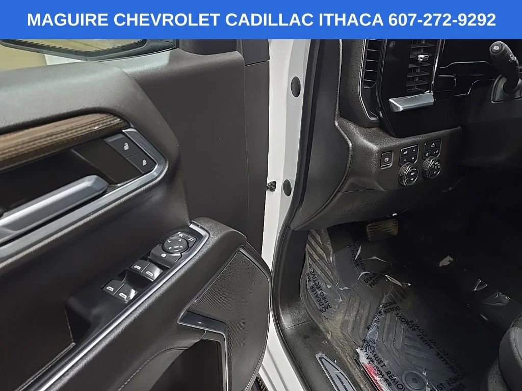 Used 2022 Summit White Chevrolet RST image 27
