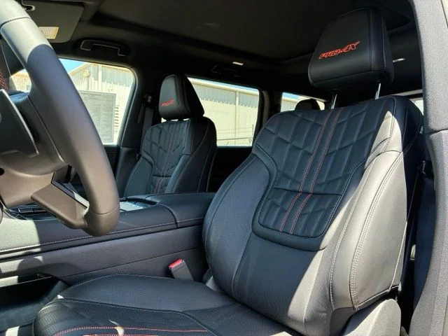 New 2026 Aspen White/Super Black Nissan PRO-4X® image 8