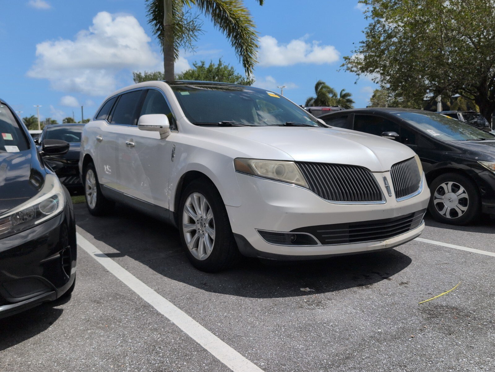 2013 Lincoln MKT Base