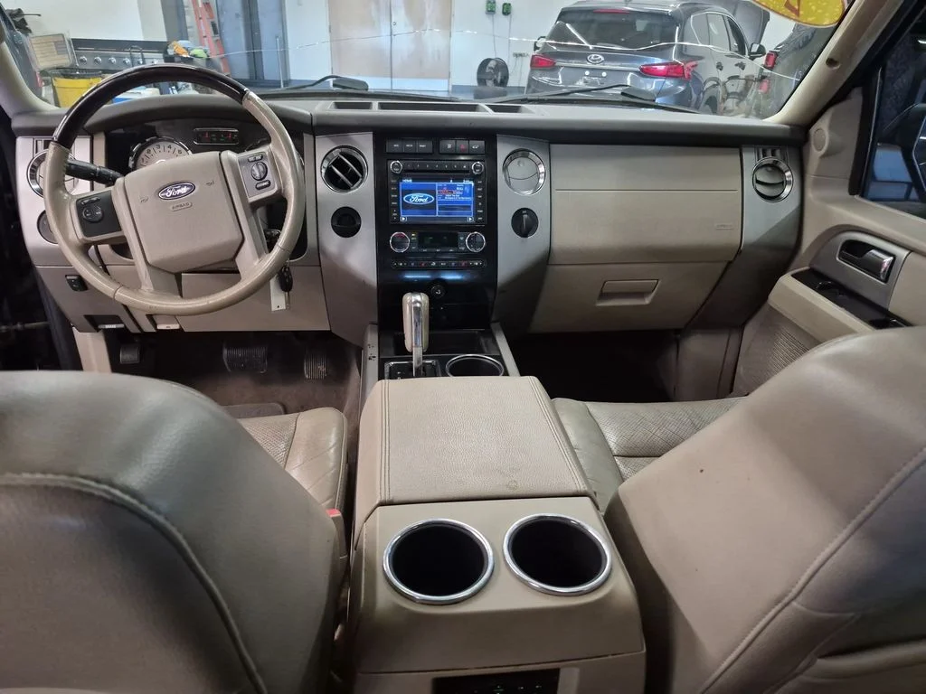 Used 2014 Tuxedo Black Metallic Ford Limited image 21
