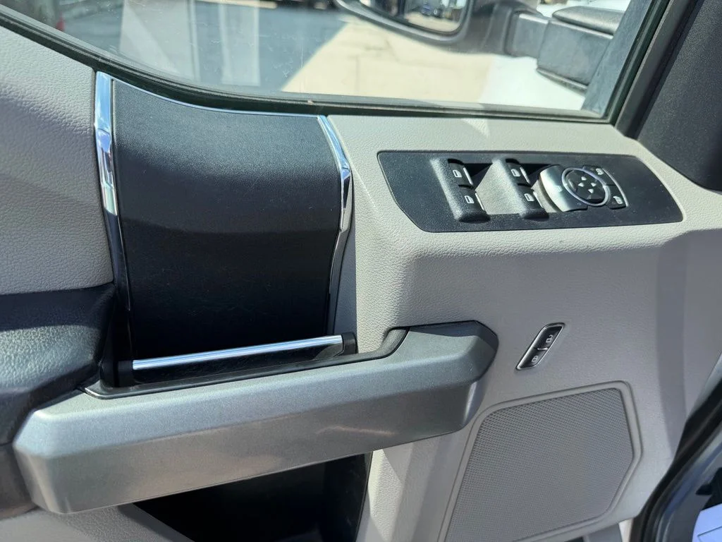Used 2017 White Ford XLT image 10