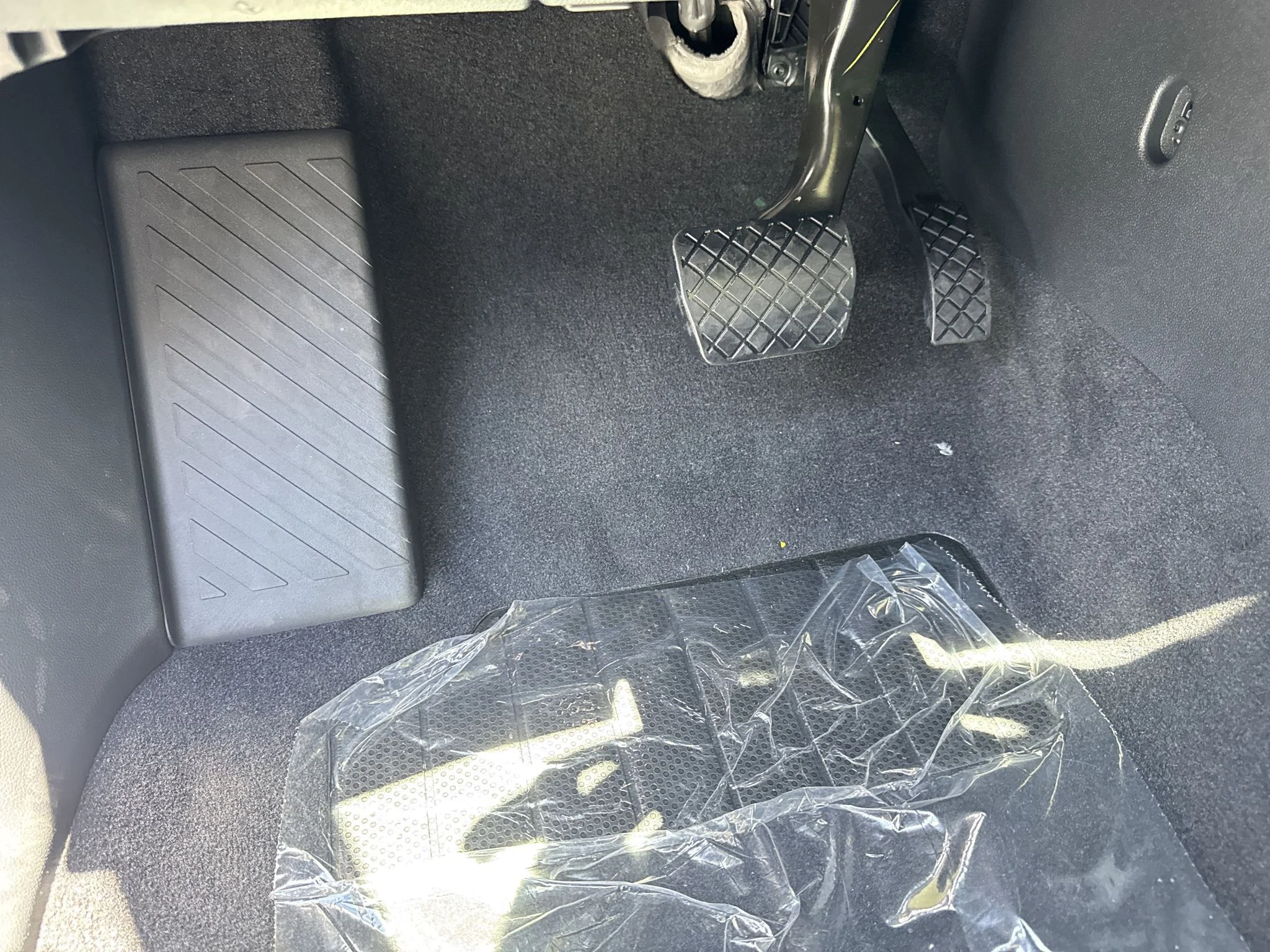 New 2026 Pure Gray Volkswagen 2.0T SE w/Technology image 15