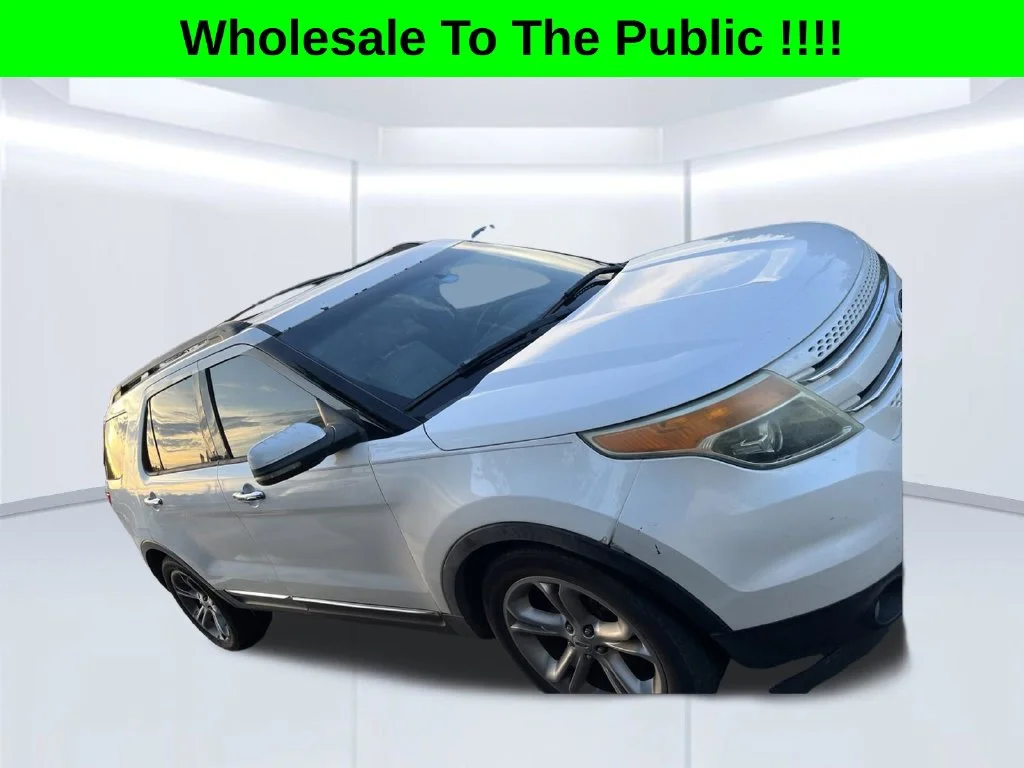Used 2011 White Ford Limited image 2