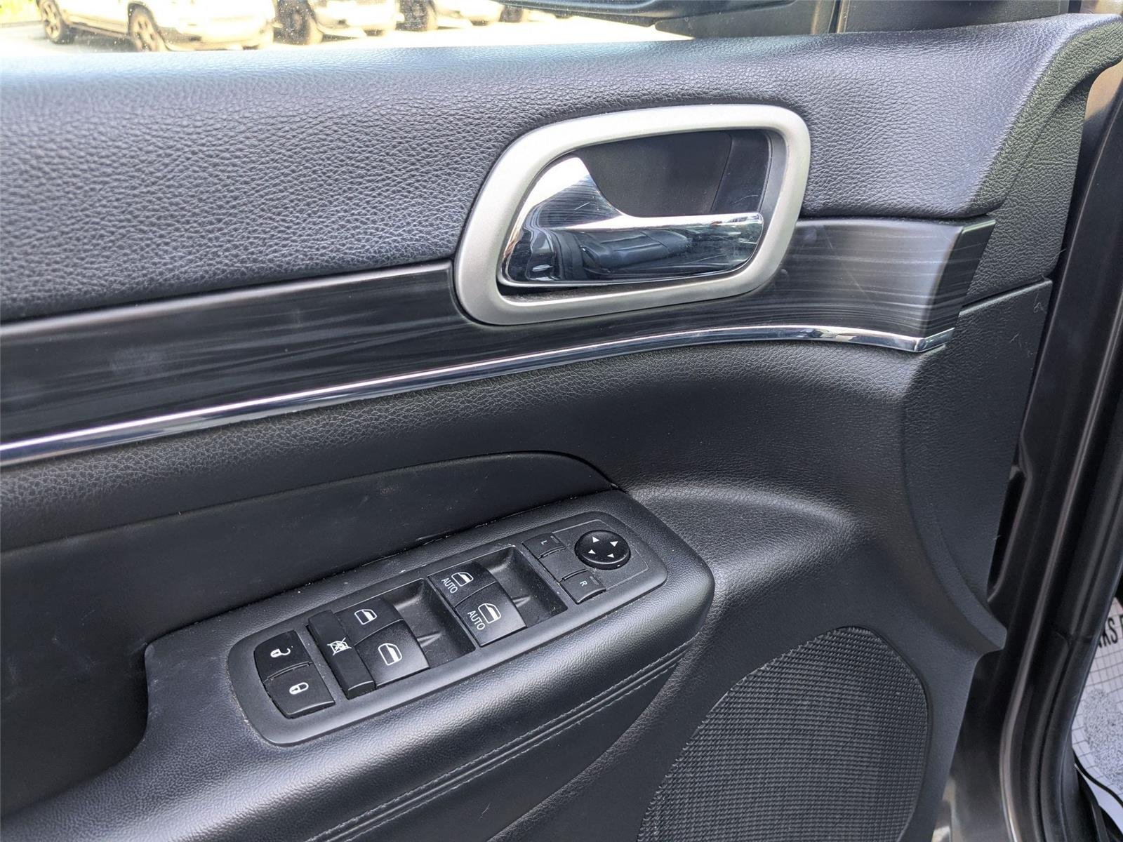 Used 2020 Granite Crystal Metallic Clearcoat Jeep Limited image 12